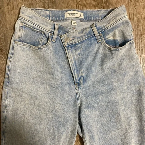 Abercrombie & Fitch high rise 90’s straight crossover light wash - Picture 4 of 8